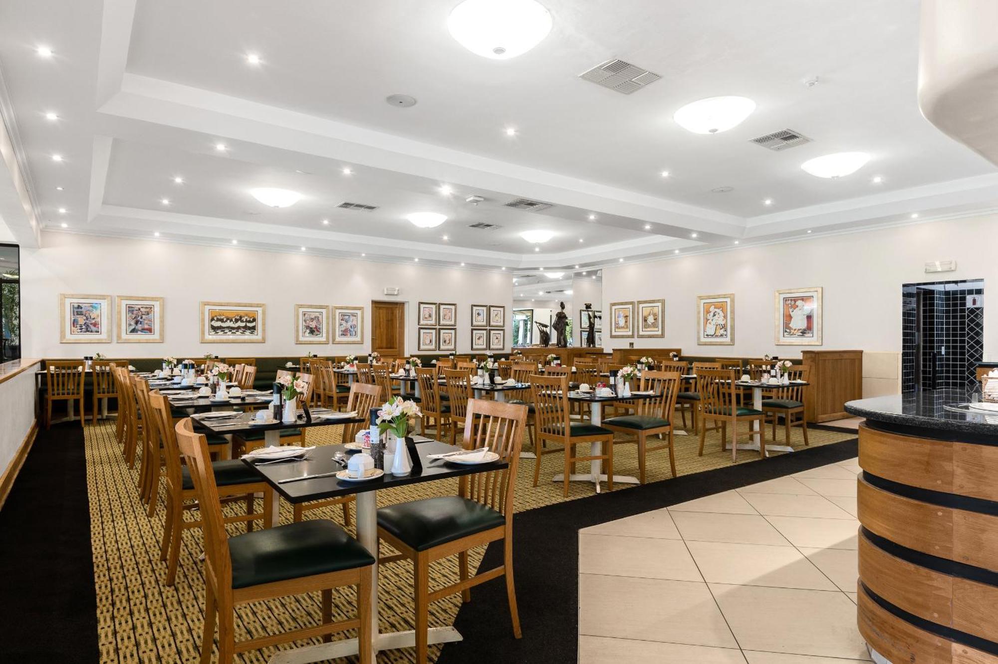 Park Hotel Мокопане Экстерьер фото