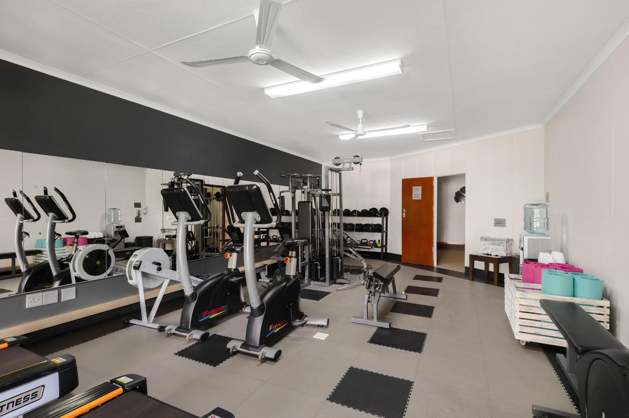 Park Hotel Мокопане Экстерьер фото
