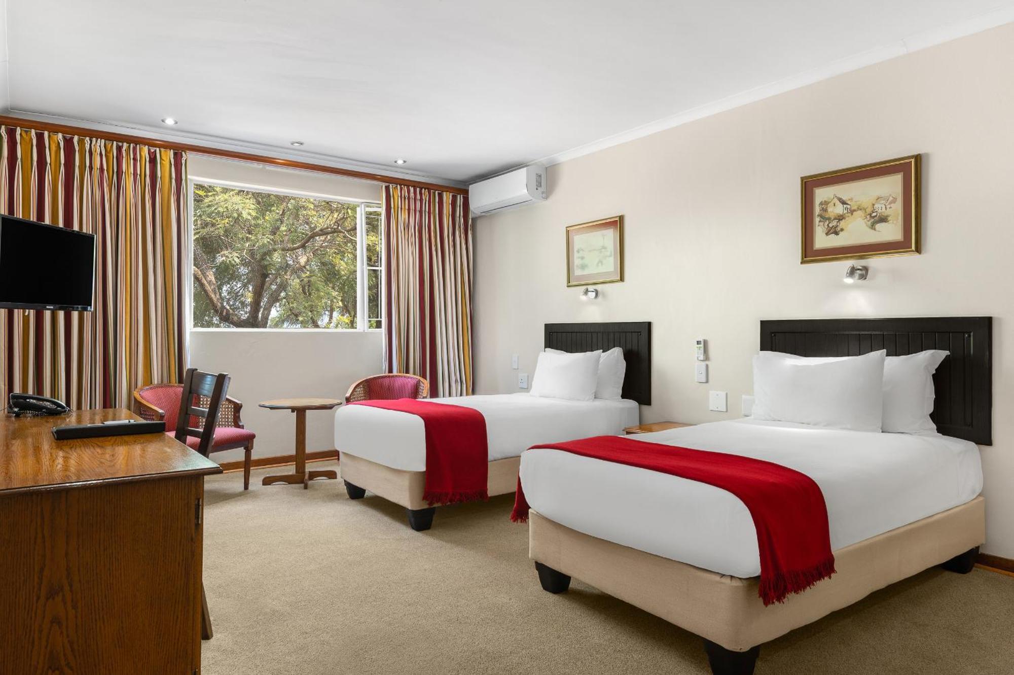 Park Hotel Мокопане Экстерьер фото