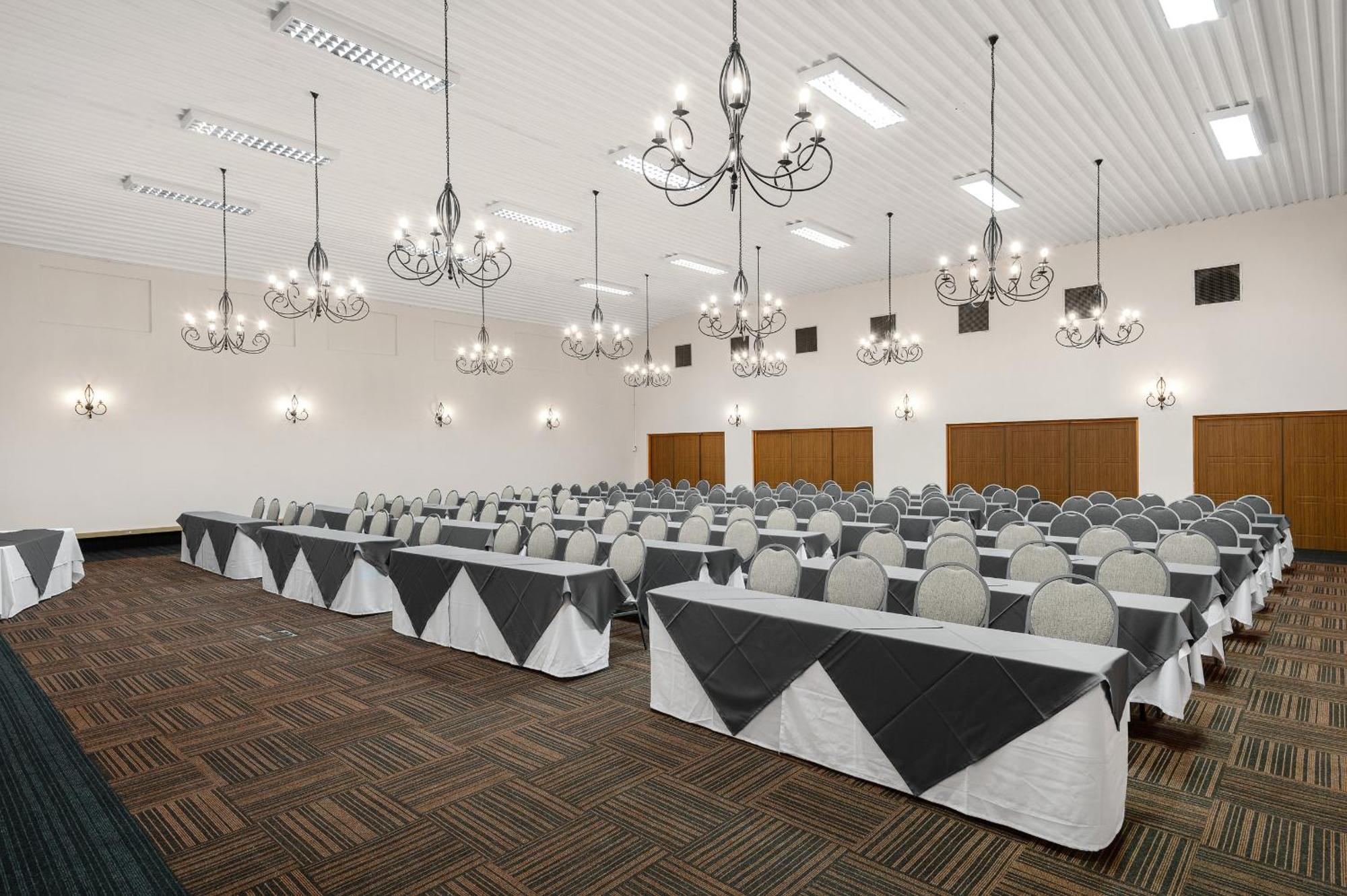 Park Hotel Мокопане Экстерьер фото
