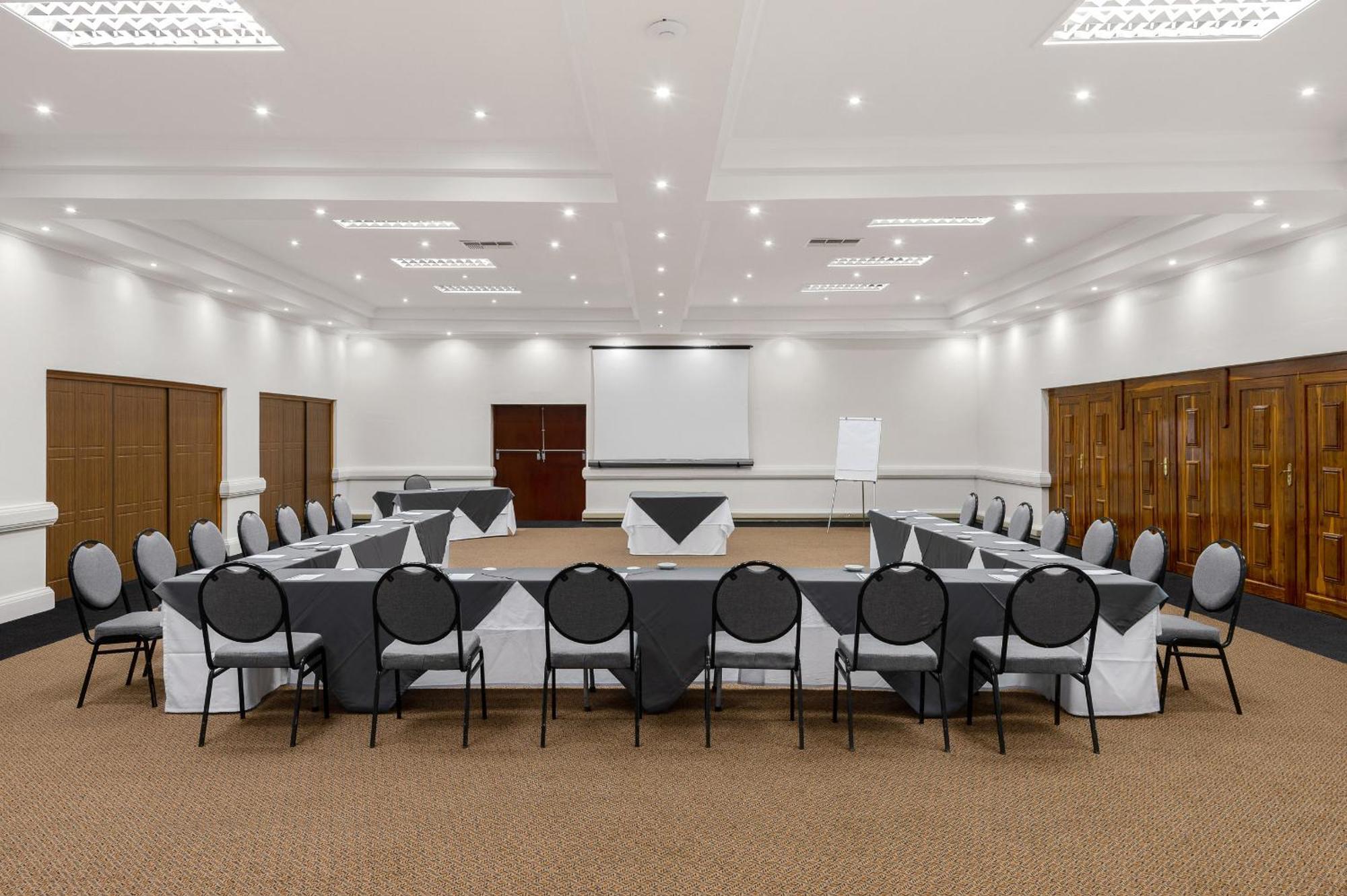 Park Hotel Мокопане Экстерьер фото