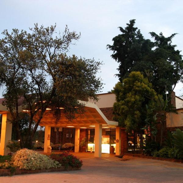 Park Hotel Мокопане Экстерьер фото