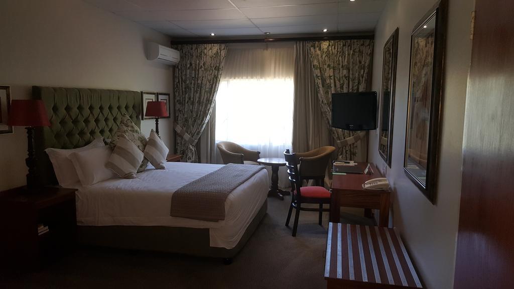 Park Hotel Мокопане Экстерьер фото
