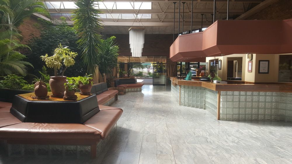 Park Hotel Мокопане Экстерьер фото
