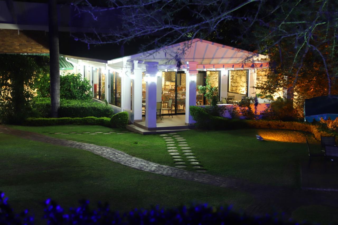 Park Hotel Мокопане Экстерьер фото